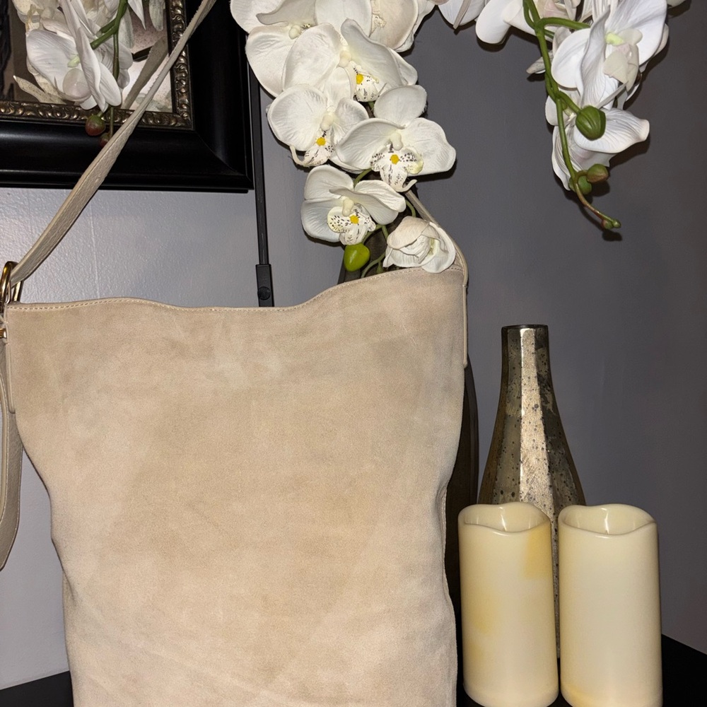 Elegant Cream Suede Tote Bag - Picture 2 of 10